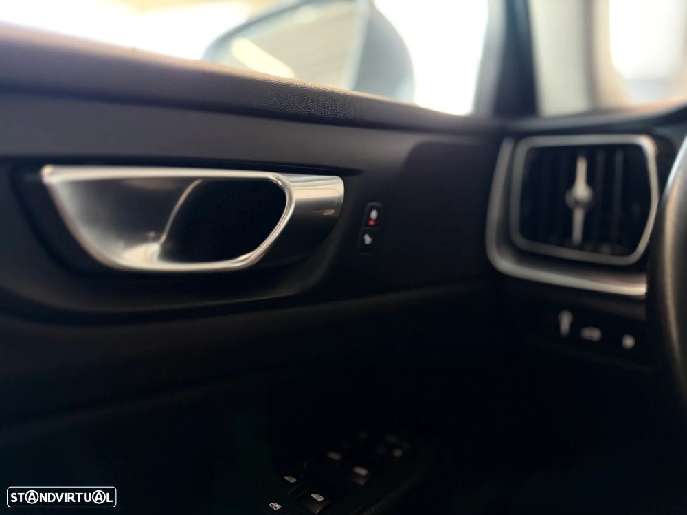 Volvo V60 2.0 T6 AWD TE R-Design - 26