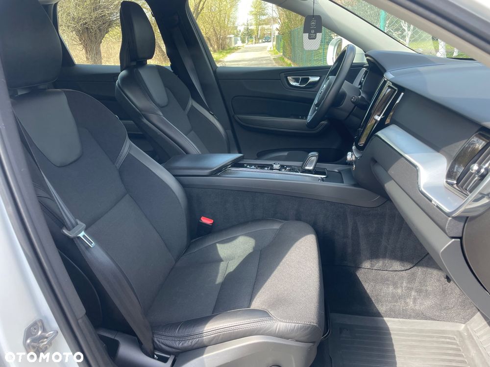 Volvo XC 60 B5 B Momentum Pro - 33