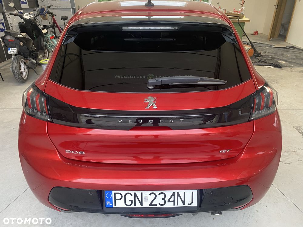 Peugeot 208 - 8