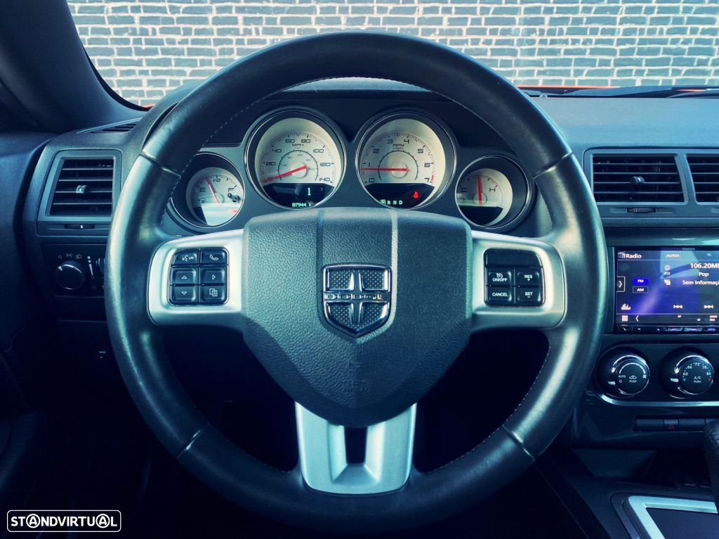 Dodge Challenger Auto SXT Plus - 15