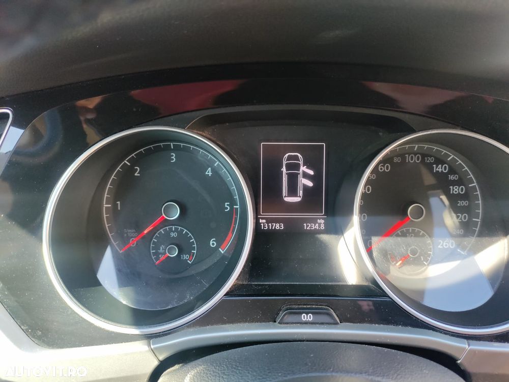 Volkswagen Touran - 8