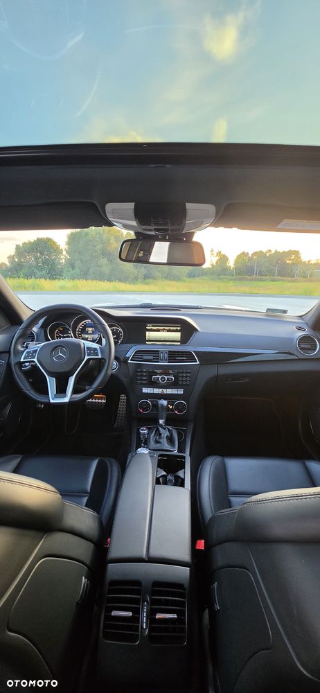 Mercedes-Benz Klasa C 63 AMG - 32