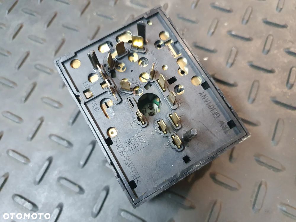 WŁĄCZNIK ŚWIATEŁ OPEL  ASTRA II G ZAFIRA A HALOGENY 90561377 90437440 - 2
