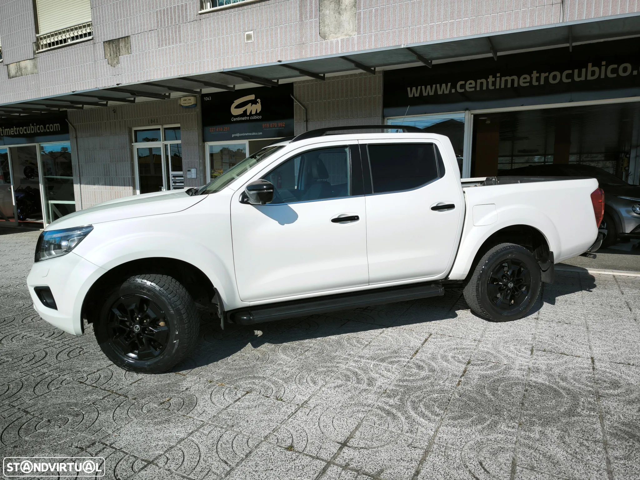 Nissan Navara 2.3 dCi CD 4WD N-Guard - 2