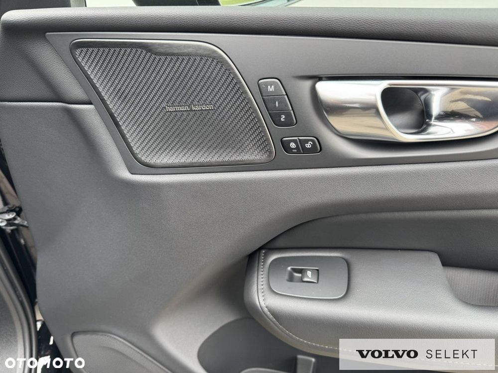 Volvo XC 60 B5 B AWD Plus Dark - 28