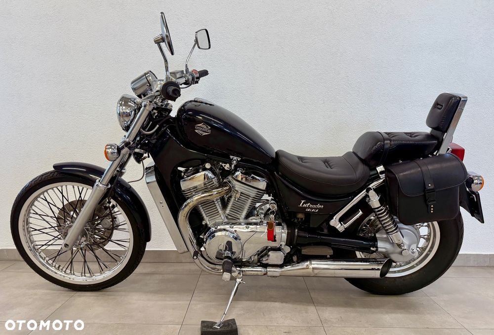 Suzuki Intruder - 1