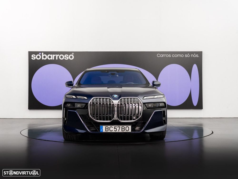 BMW i7 xDrive60 Pack Desportivo M - 8