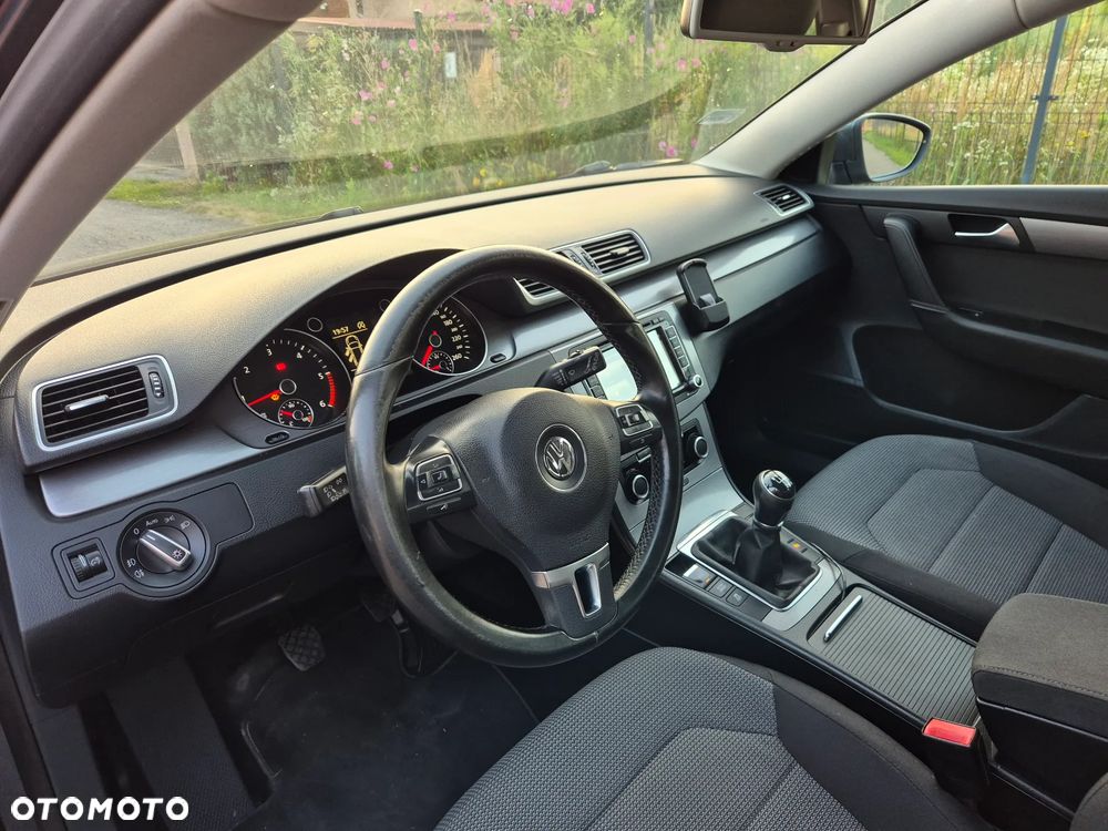 Volkswagen Passat 1.6 TDI Comfortline - 14