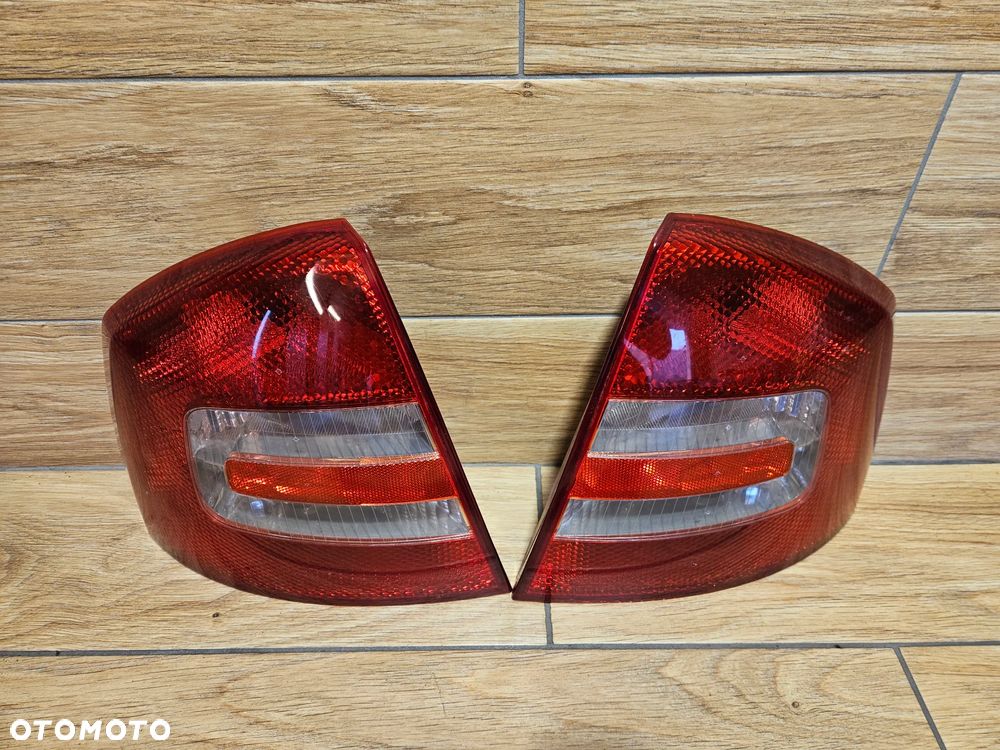 Skoda Octavia II HB Lampa Tył Prawa Lewa - 4