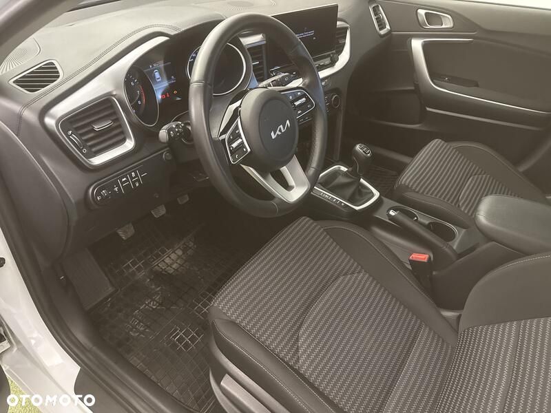 Kia Ceed 1.5 T-GDI M - 10
