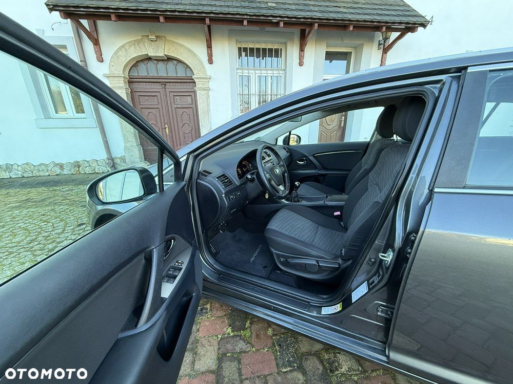 Toyota Avensis - 39