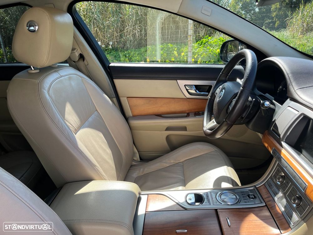 Jaguar XF 3.0 D V6 Premium Luxury - 27