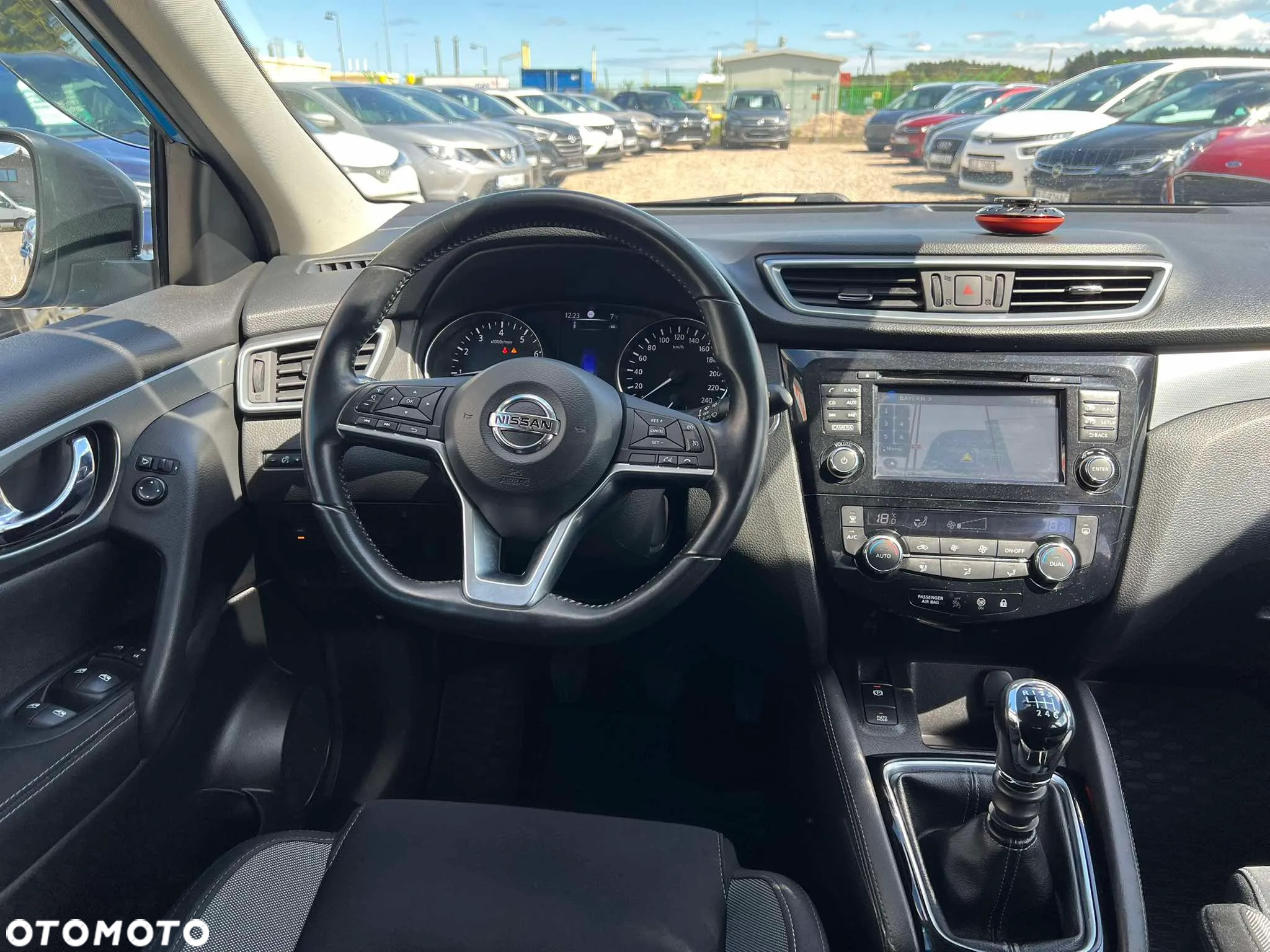 Nissan Qashqai 1.2 DIG-T N-Vision - 16