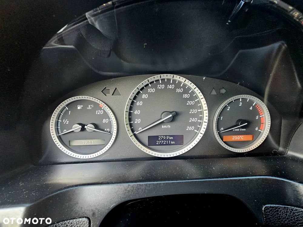 Mercedes-Benz Klasa C 200 CDI DPF BlueEFFICIENCY - 8