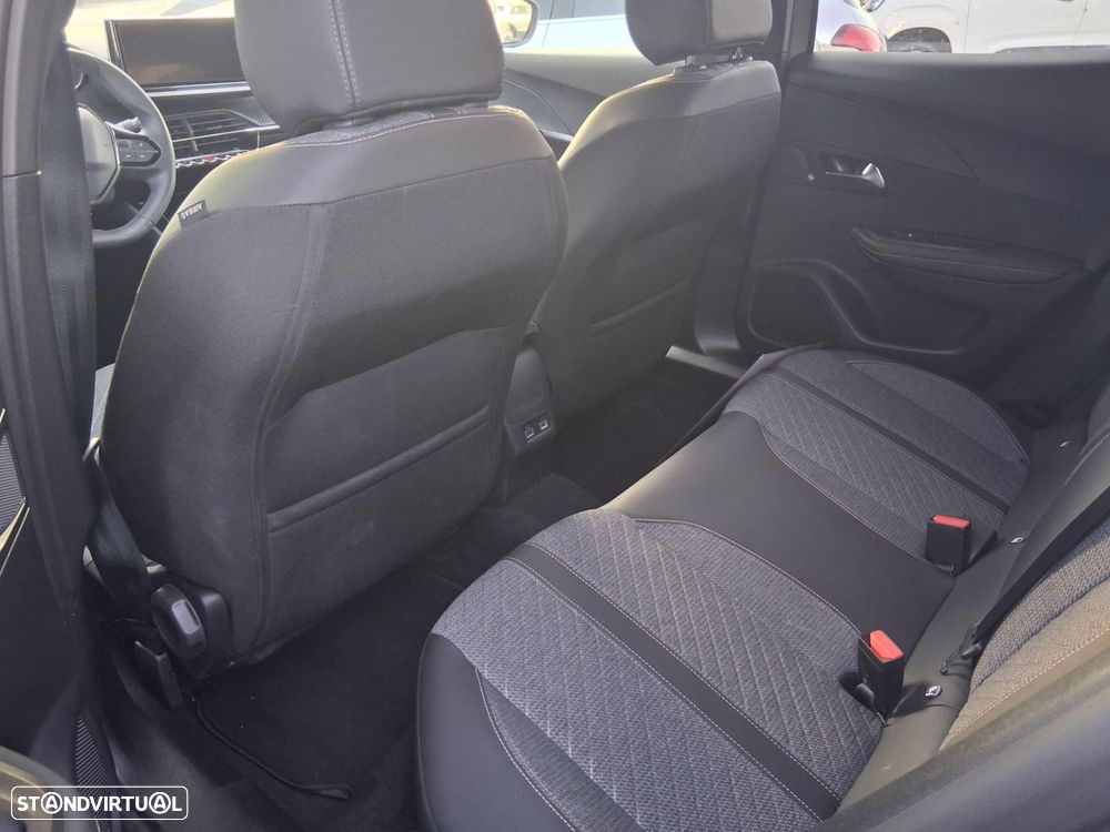 Peugeot 2008 1.2 PureTech Allure - 17