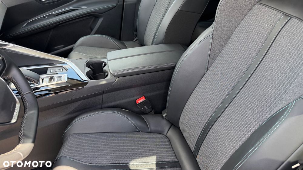 Peugeot 3008 Hybrid4 300 e-EAT8 Allure - 23