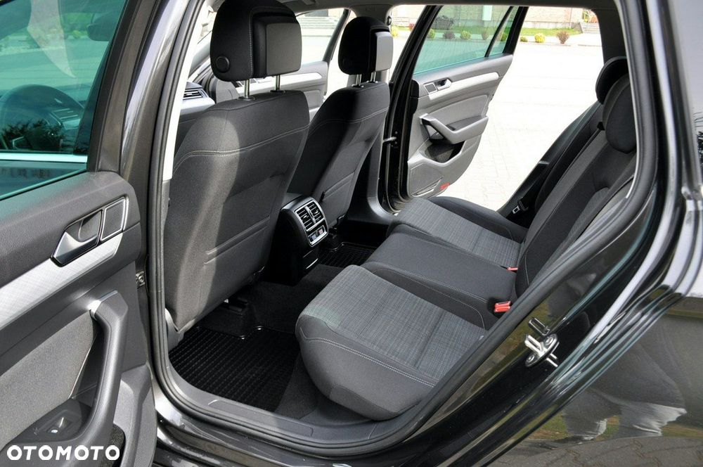 Volkswagen Passat Variant - 21
