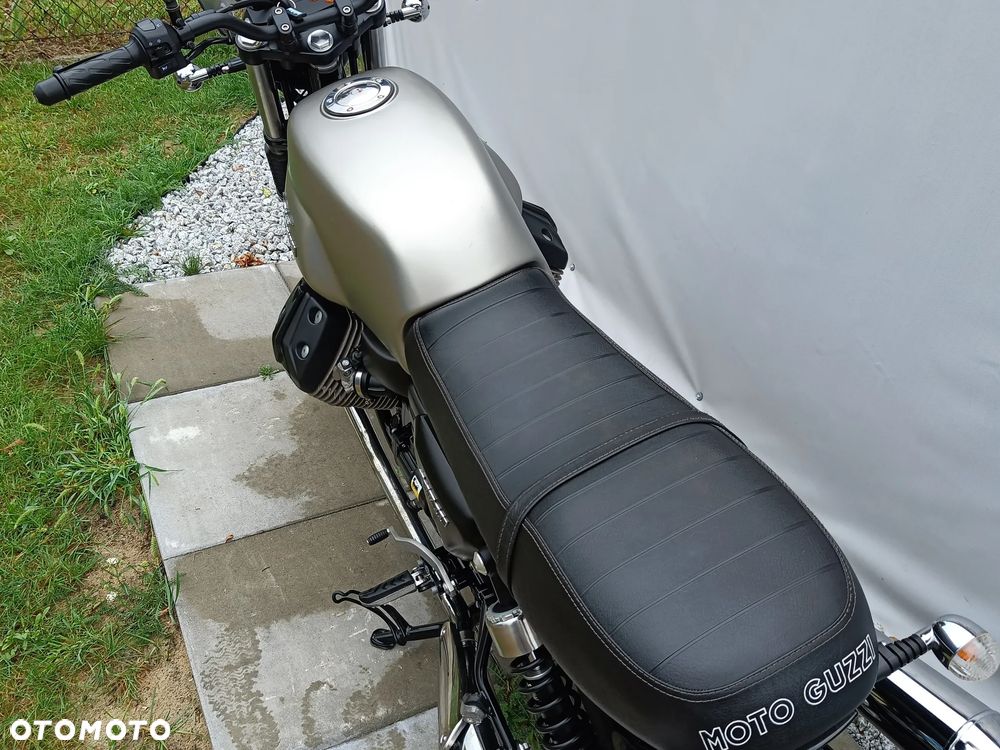 Moto Guzzi V7 - 12
