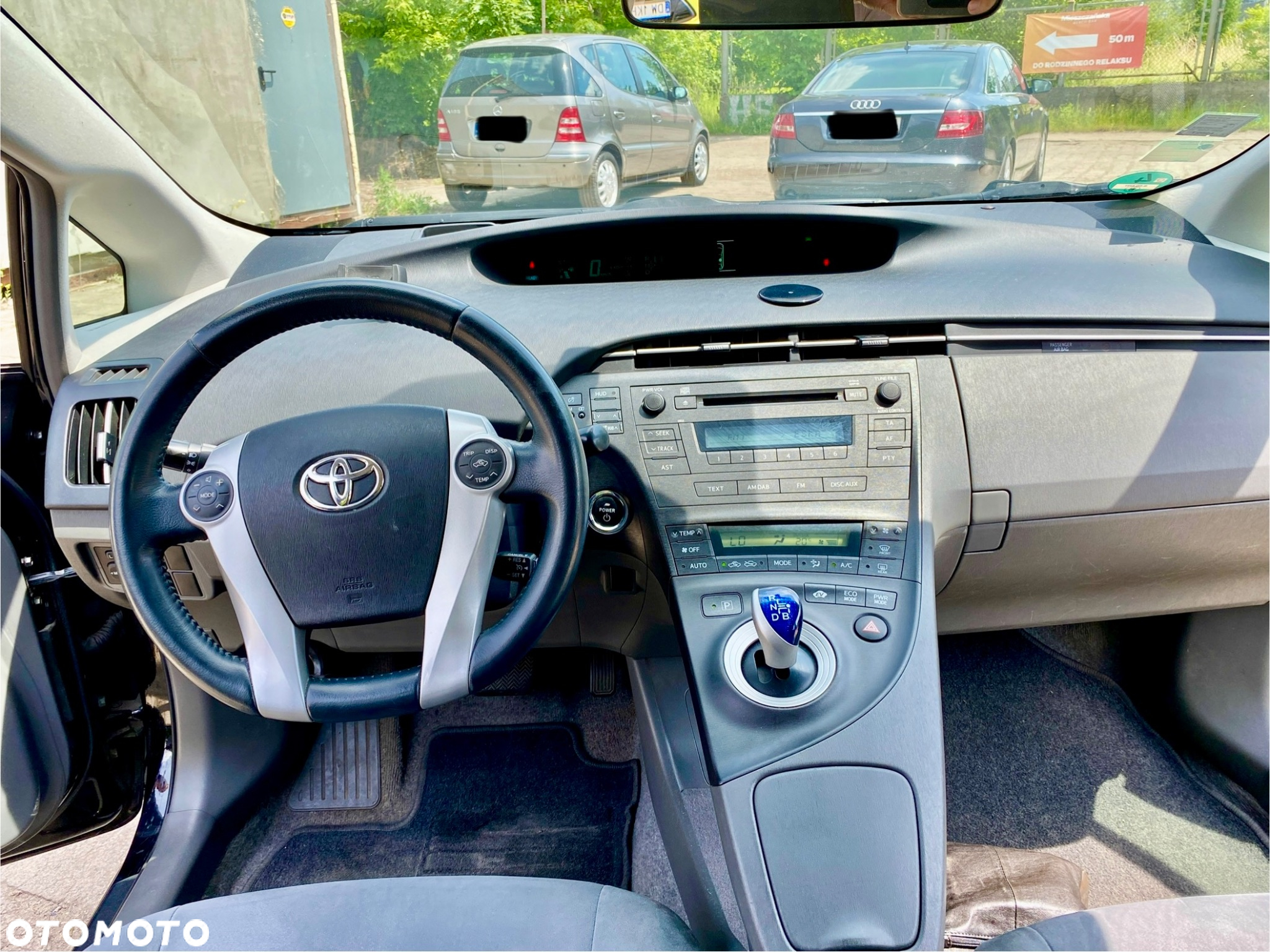 Toyota Prius (Hybrid) Life - 11