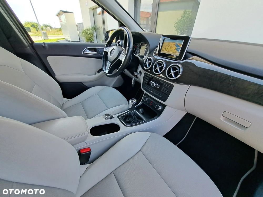 Mercedes-Benz Klasa B 180 (BlueEFFICIENCY) - 24