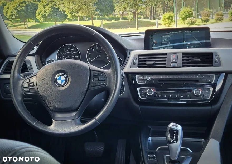 BMW Seria 3 320i - 14