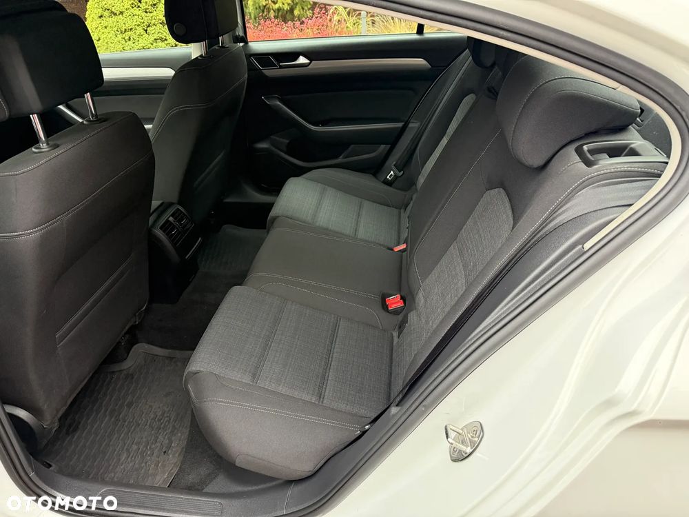 Volkswagen Passat 2.0 TDI EVO Business - 13