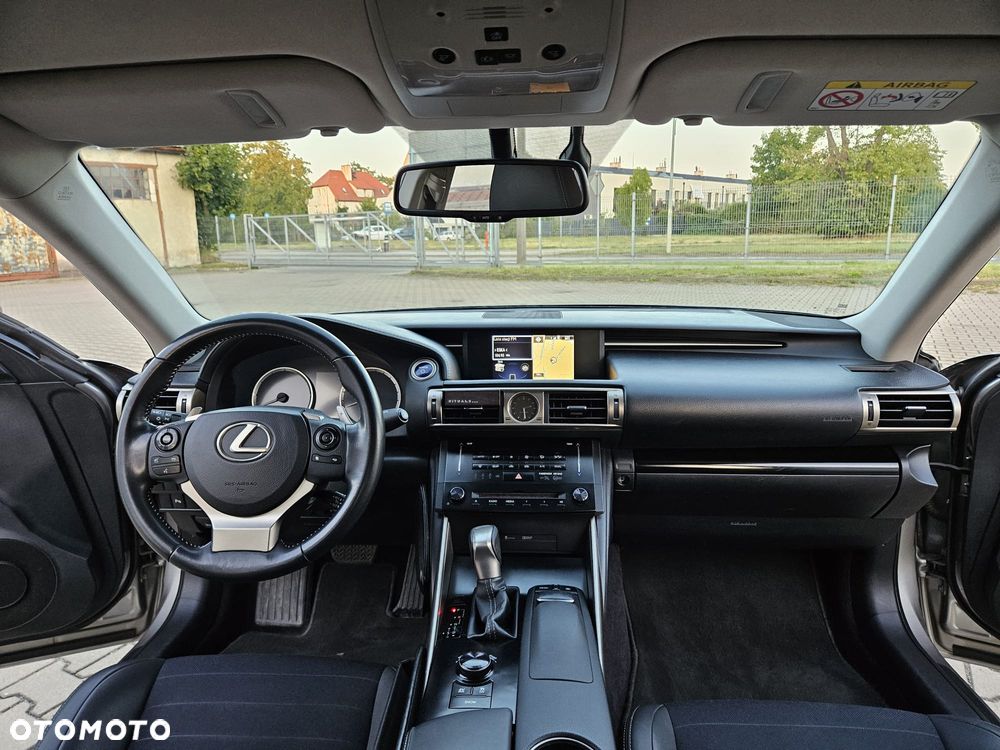 Lexus IS 300h Comfort - 30