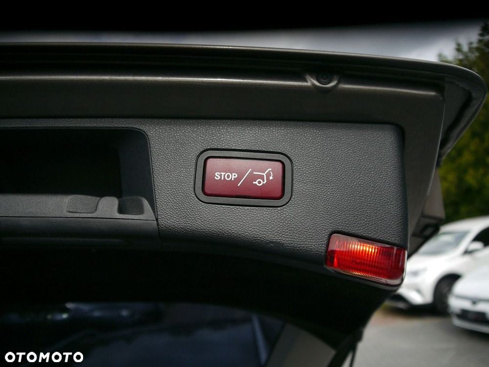 Mercedes-Benz Klasa E 200 CGI BlueEFFICIENCY 7G-TRONIC Avantgarde - 18