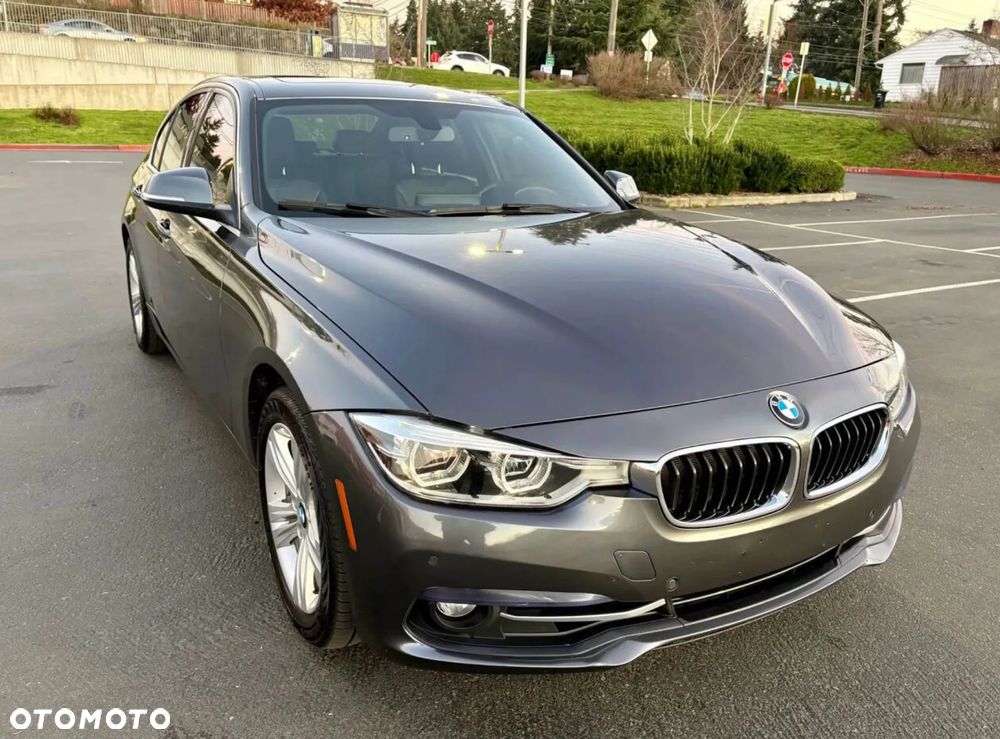 BMW Seria 3 330i xDrive - 5