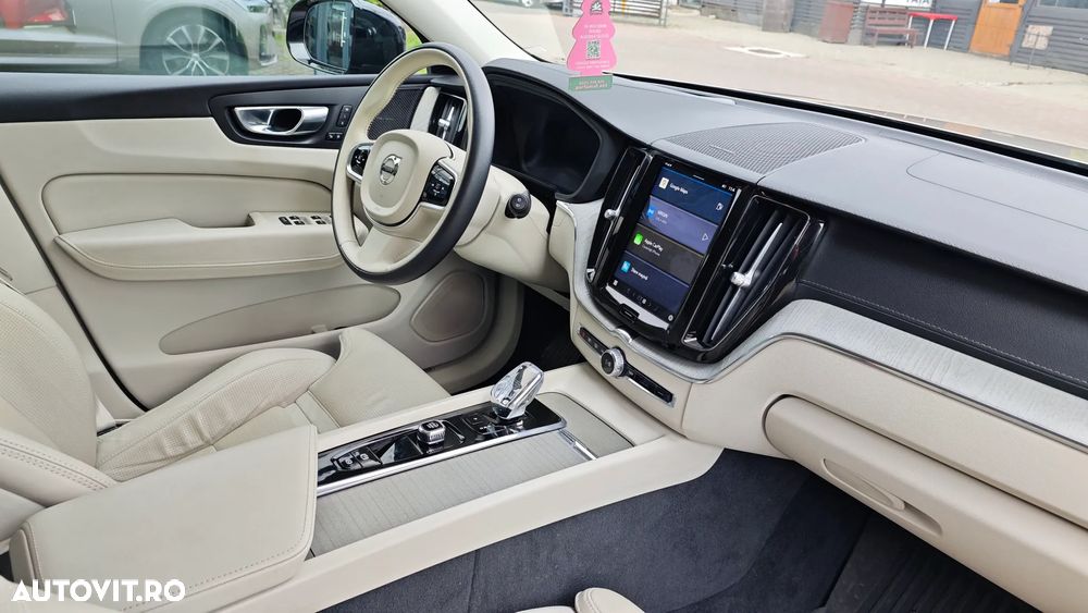 Volvo XC 60 B4 MHEV AT AWD Ultimate Dark - 15