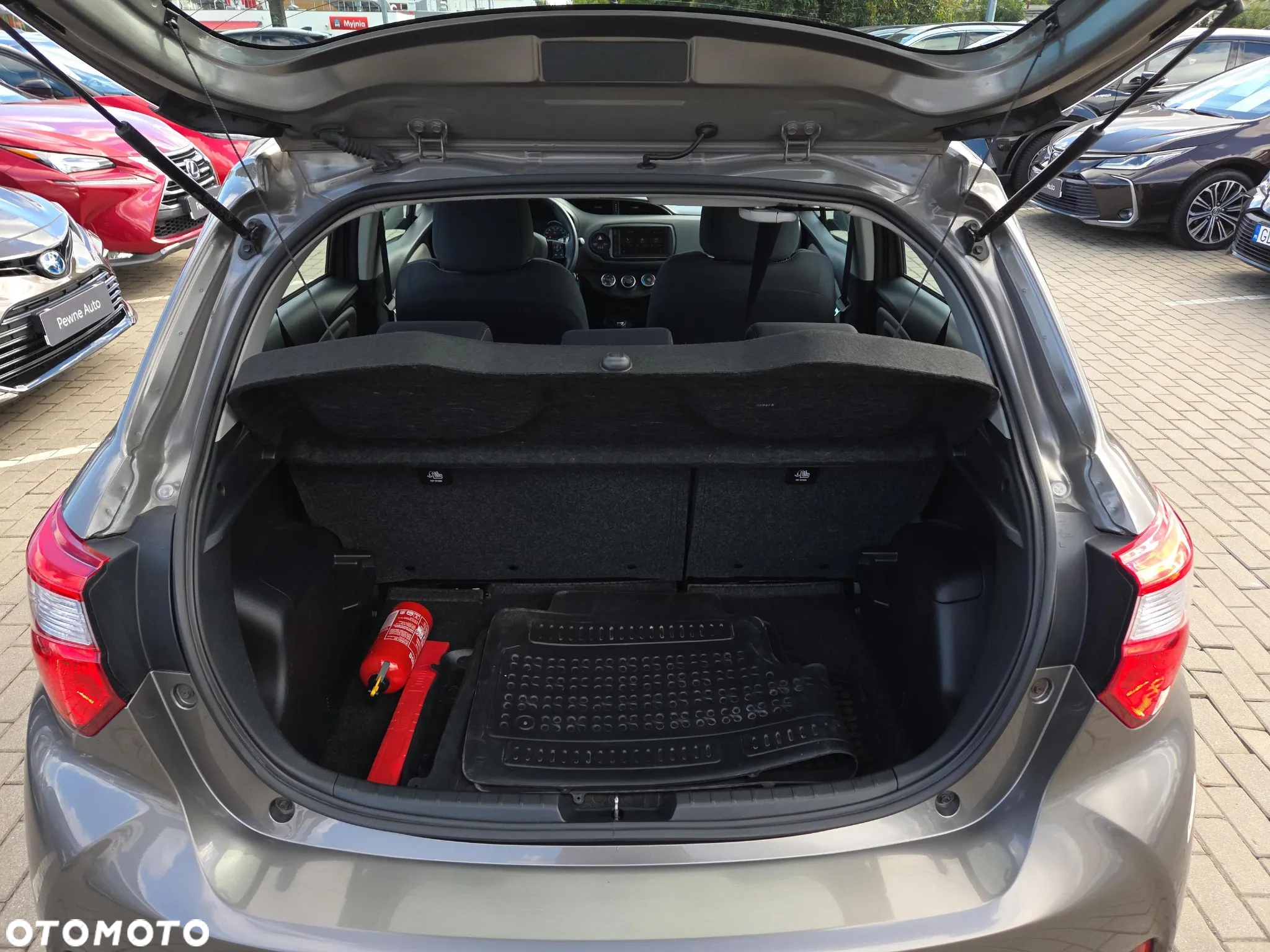 Toyota Yaris 1.5 Premium CVT - 28