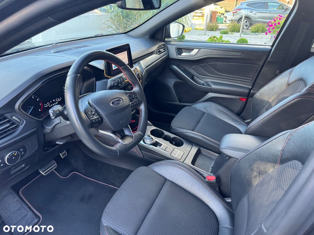 Ford Focus 1.5 EcoBoost ST-Line X - 9