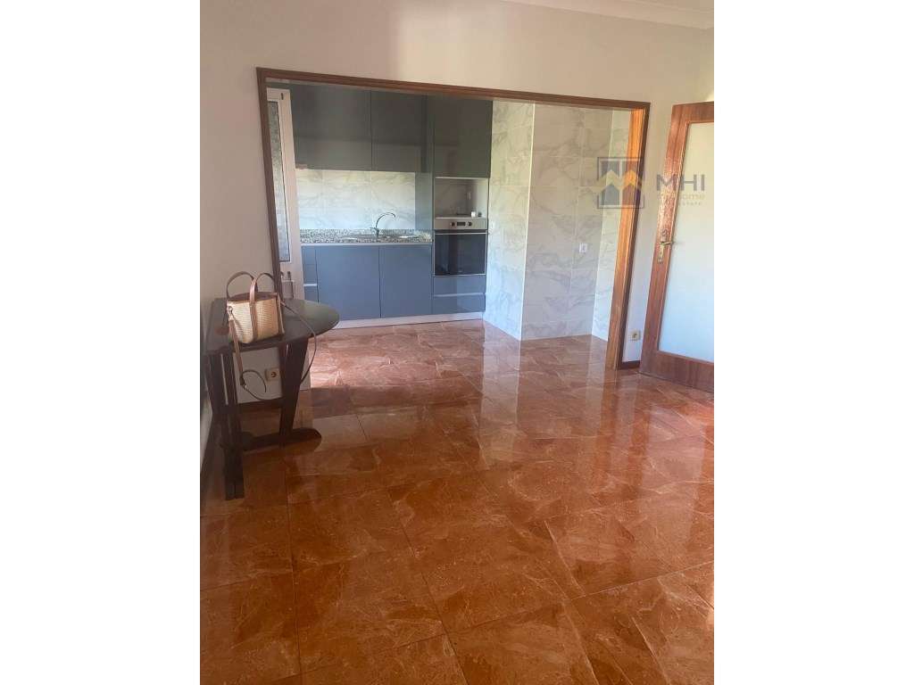 Apartamento T2 junto estação CP Valadares - Grande imagem: 2/23