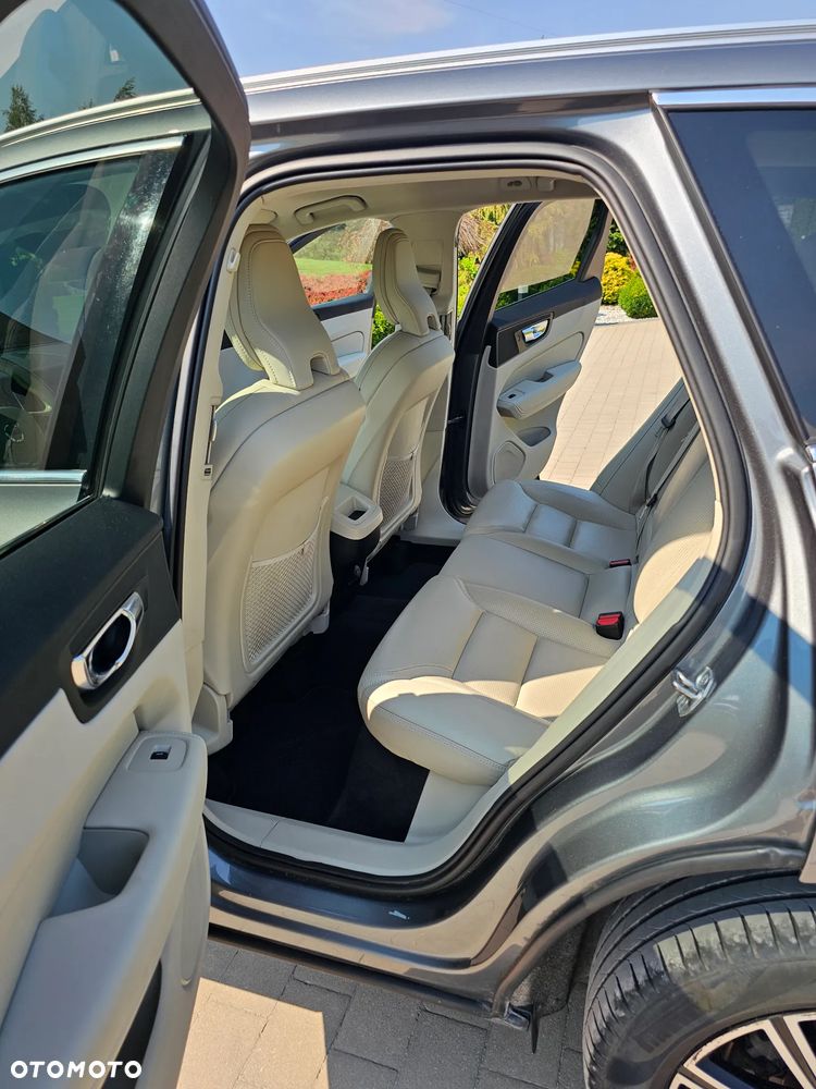 Volvo XC 60 B4 D AWD Inscription - 13