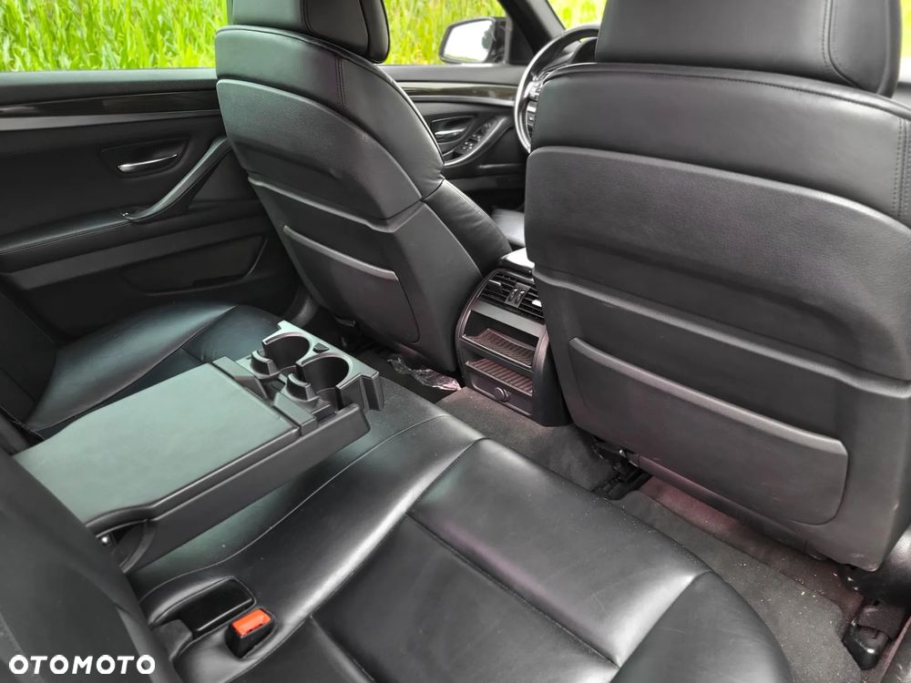 BMW Seria 5 530d xDrive - 12