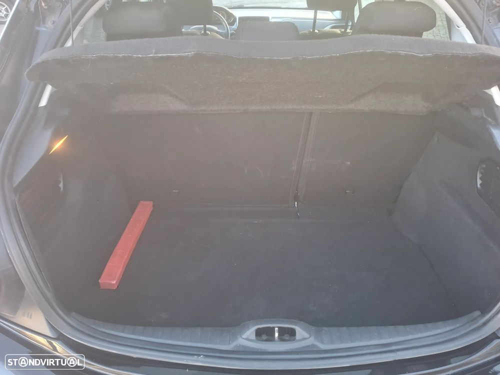Peugeot 208 - 16