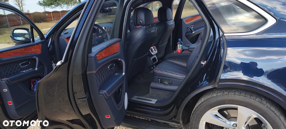 Bentley Bentayga - 12
