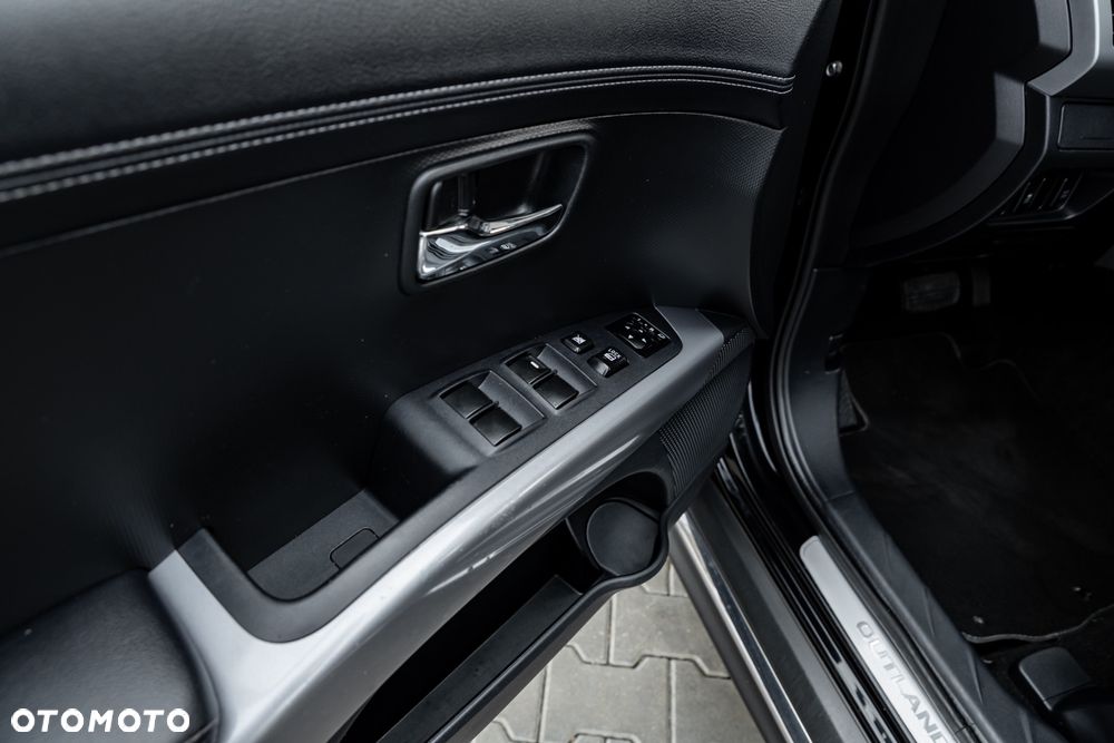 Mitsubishi Outlander 2.4 4WD CVT Intense - 18