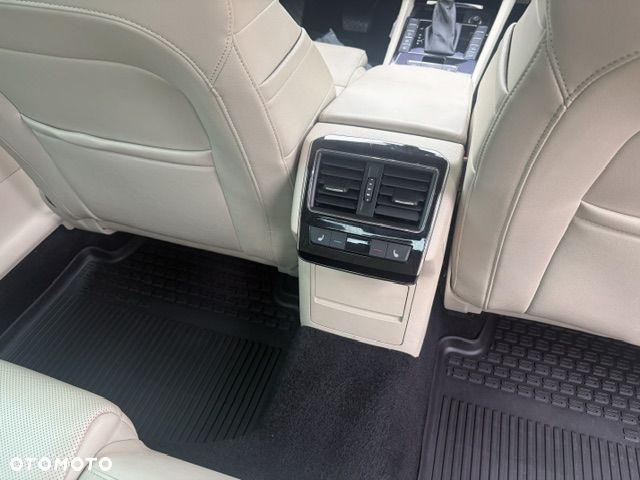 Skoda Superb 2.0 TDI L&K DSG - 9