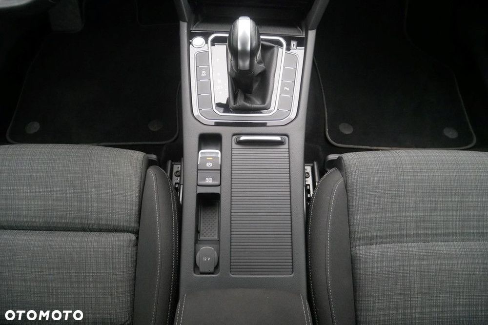 Volkswagen Passat Variant 2.0 TSI Business DSG - 11