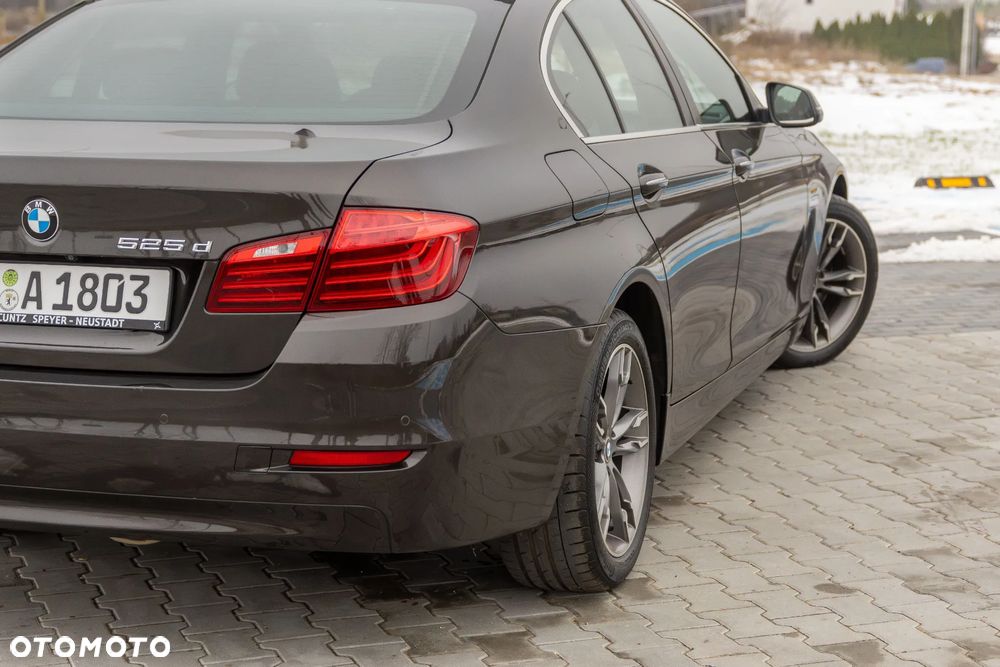 BMW Seria 5 525d - 11