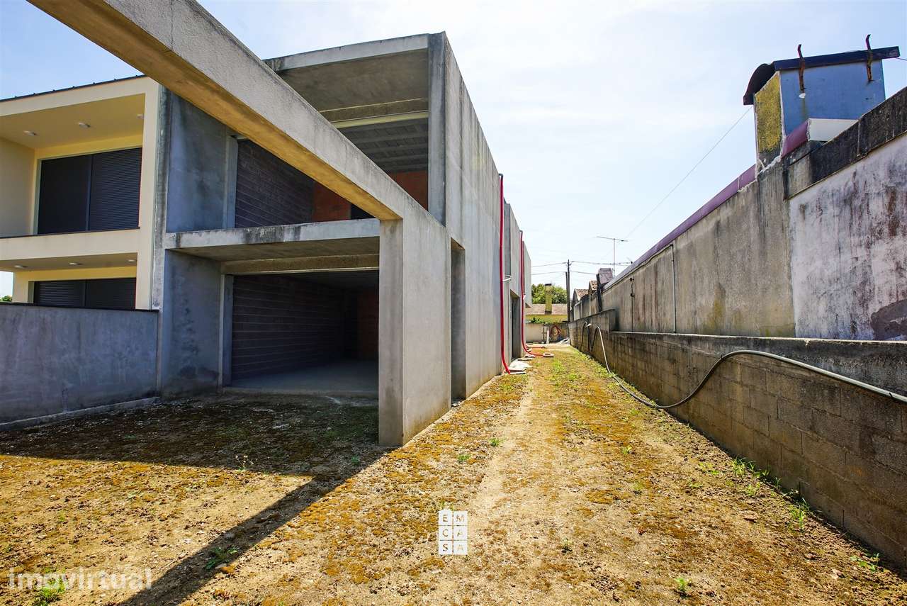 Moradia Geminada T3+1 Venda em Rio Meão,Santa Maria da Feira - Grande imagem: 4/44