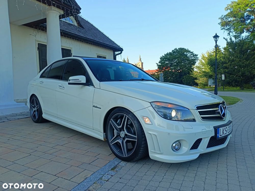 Mercedes-Benz Klasa C 63 AMG - 17