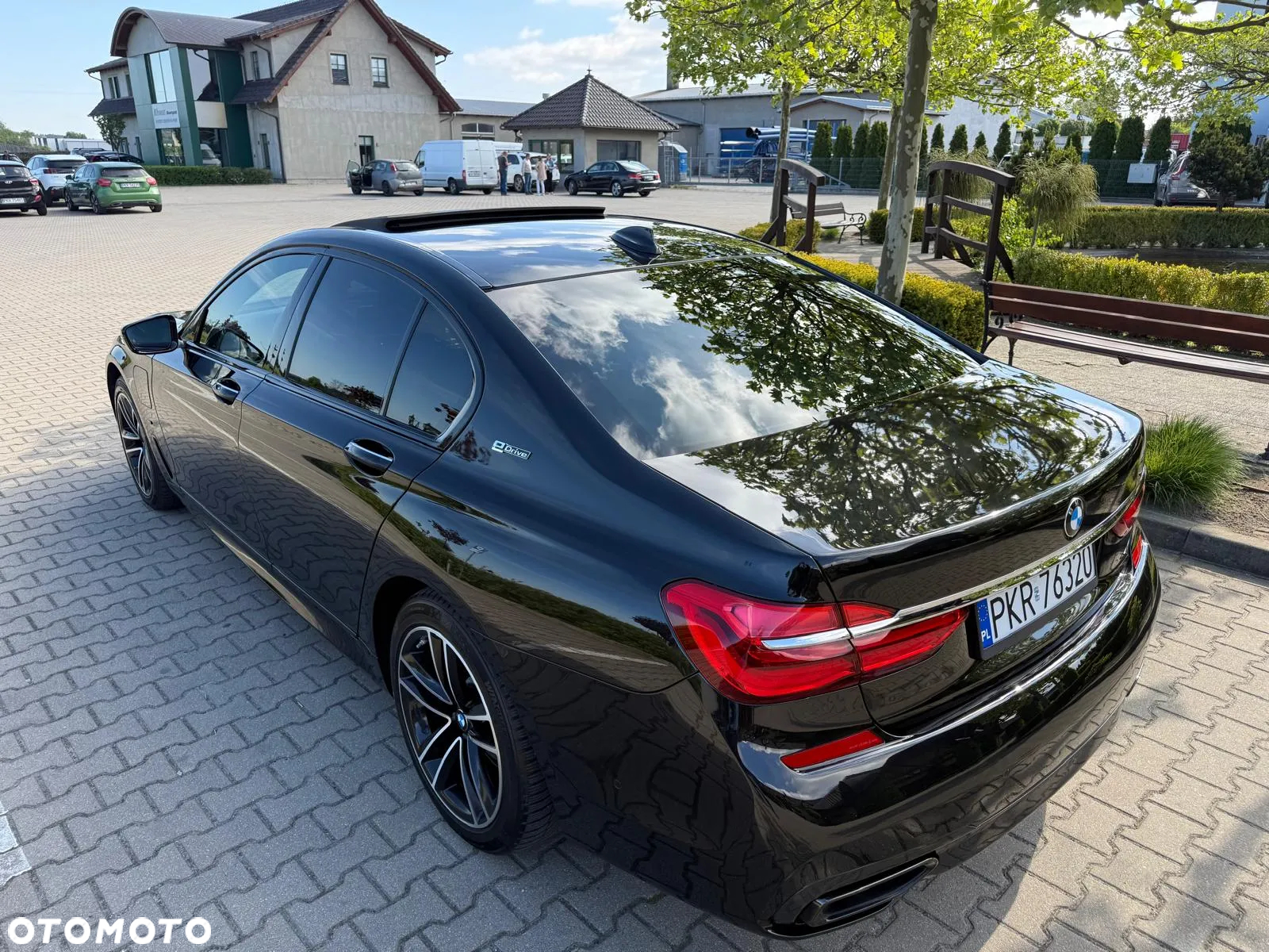 BMW Seria 7 740e iPerformance - 28
