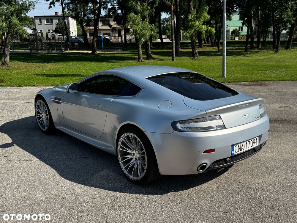 Aston Martin Vantage - 7