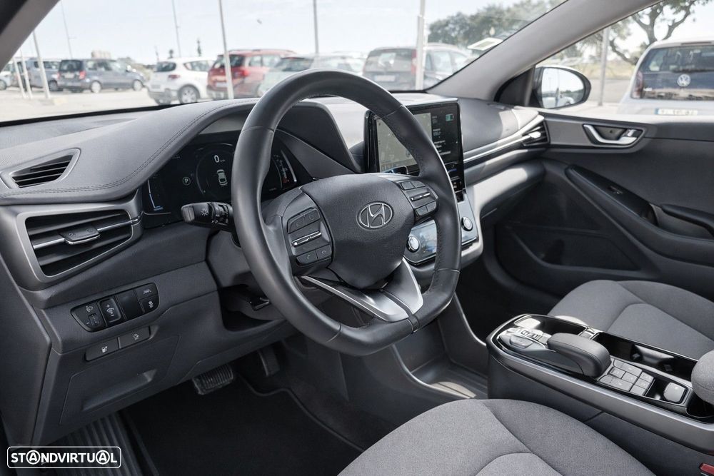 Hyundai Ioniq - 12