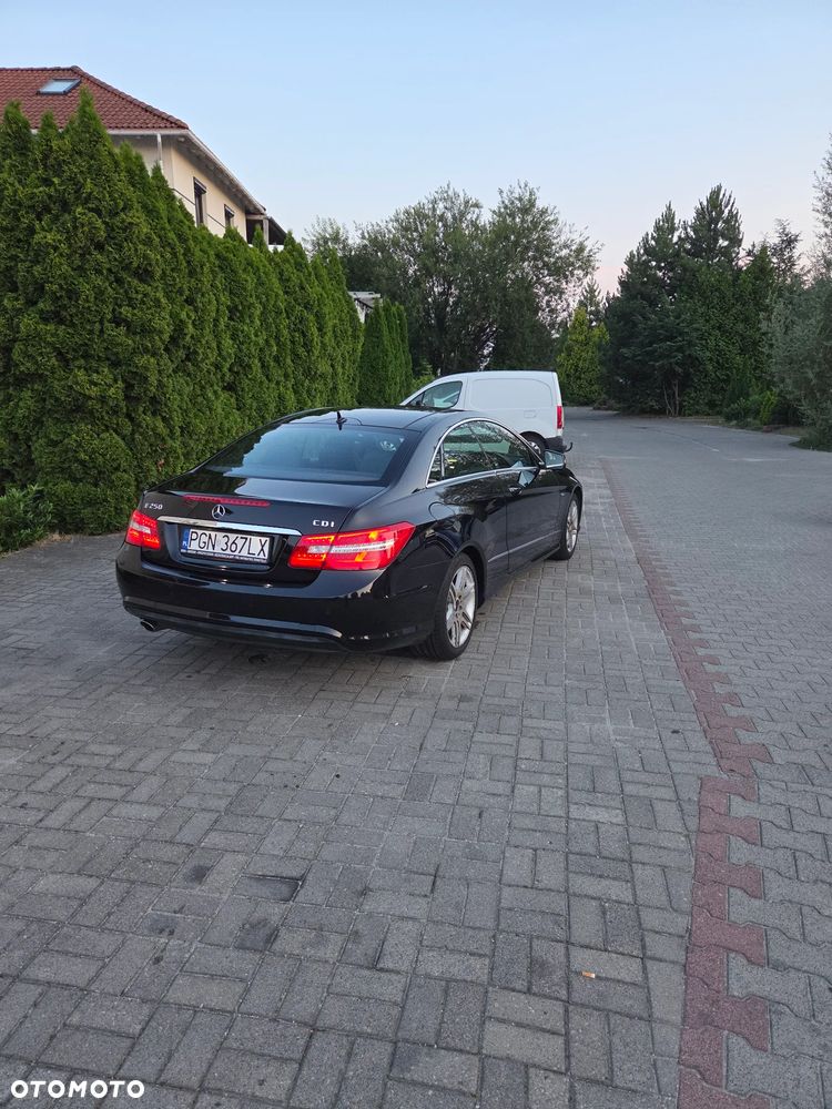Mercedes-Benz Klasa E 250 CDI DPF BlueEFFICIENCY 7G-TRONIC Avantgarde - 4