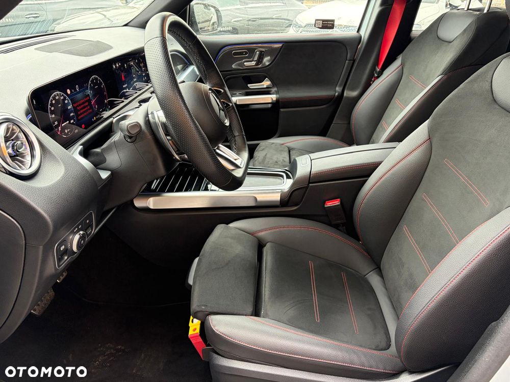 Mercedes-Benz GLB - 13