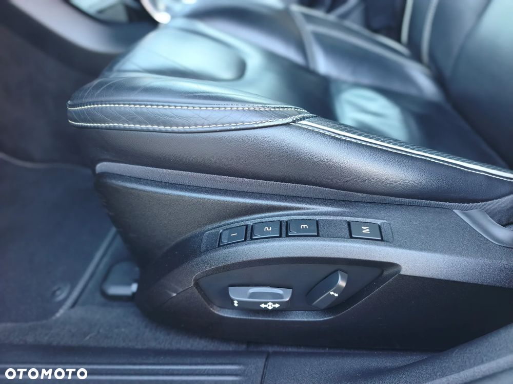 Volvo V40 T3 R-Design Momentum - 40