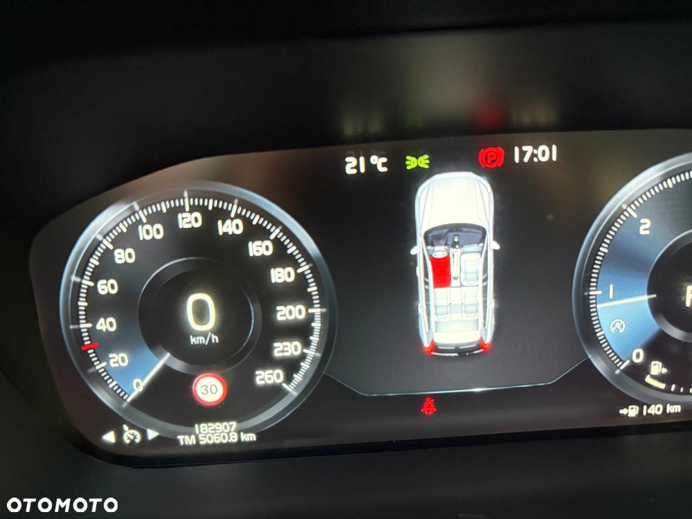 Volvo XC 60 B4 D AWD Momentum Pro - 21